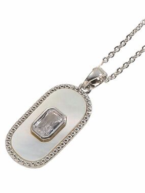 Mother-of-Pearl Pendant Choker NWT